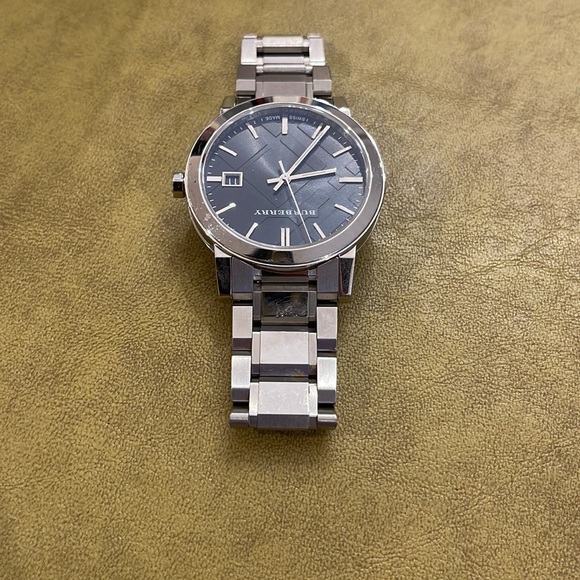 BURBERRY Watch - Picture 3 of 9